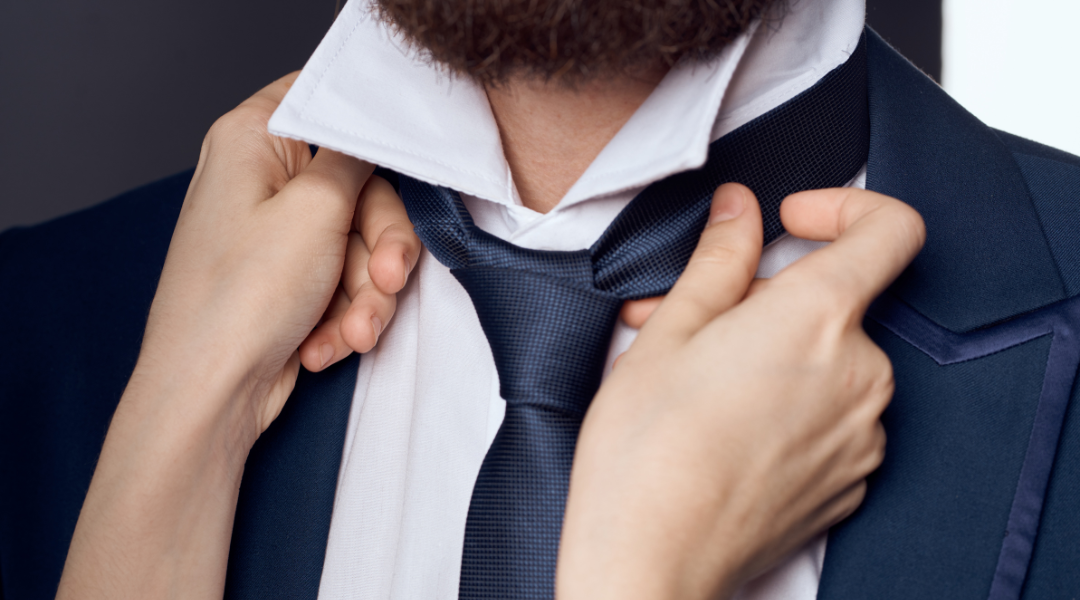 Adjusting a necktie