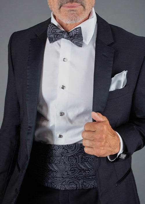 Man wearing the Sobee bow tie and cummerbund set